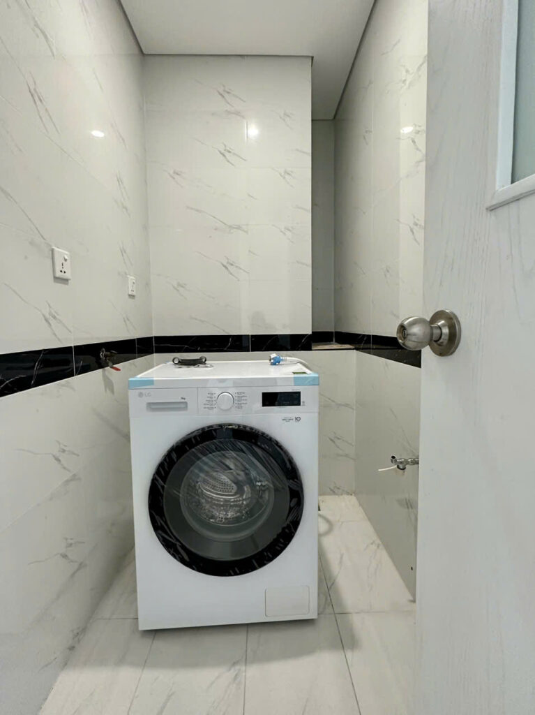 Fully Furnished 2 Bedroom Apartment For Rent At My Dinh Pearl 02