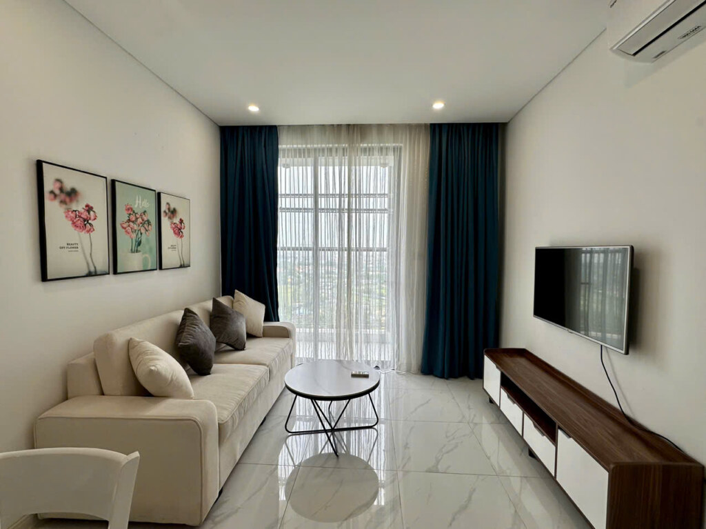 Fully Furnished 2 Bedroom Apartment For Rent At My Dinh Pearl 06