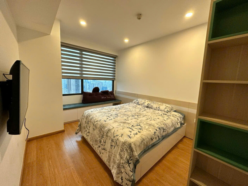 Fully Furnished 1-Bedroom Apartment for Rent at Vinhomes D’Capitale 43m2 02