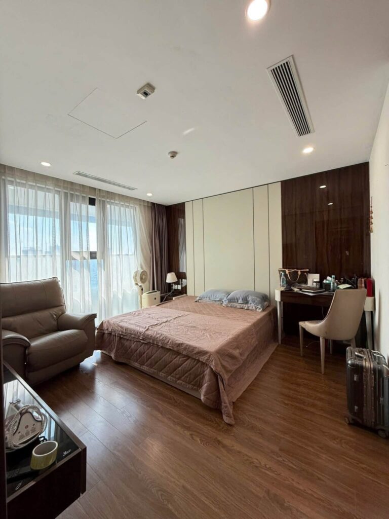 Fully Furnished 3-Bedroom 2-Bathroom Apartment for Rent in Sunshine Center 106m2 01