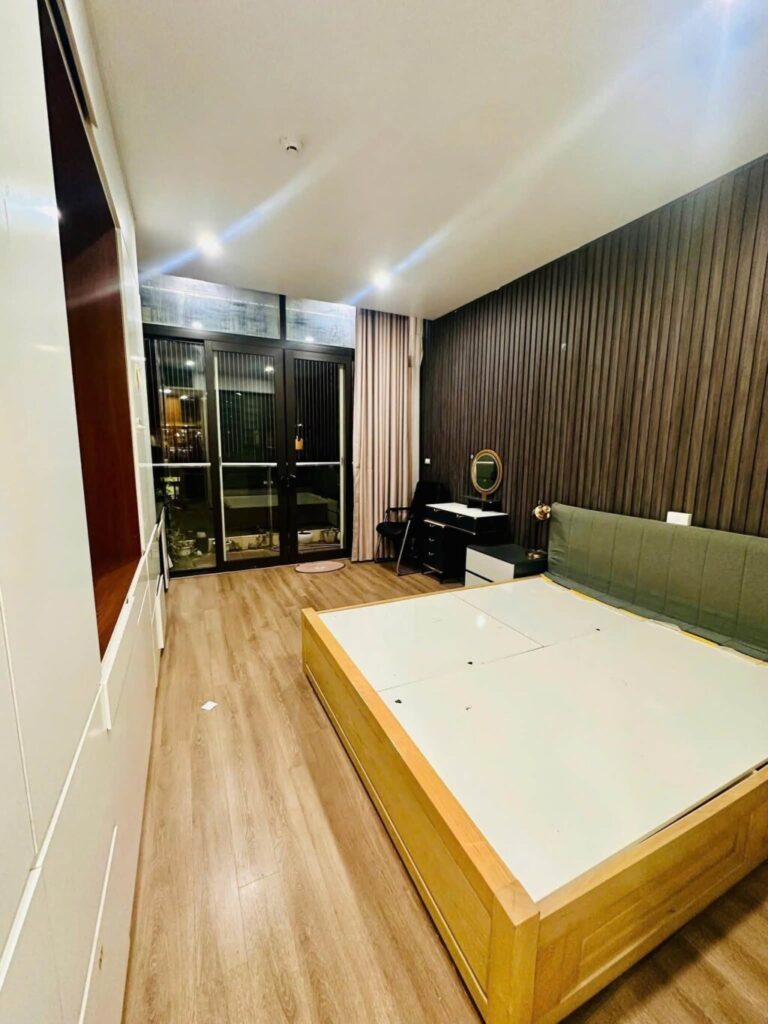 Fully Furnished 3-Bedroom Apartment for Rent at Dolphin Plaza 01